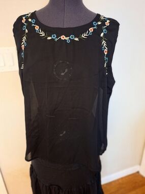 Black Floral-Embroidered Sleeveless Camisole